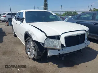 2006 Chrysler 300 Touring z VIN 2C3KA53G96H383148, wystawiony jako IAAI lot #42163903 z przebiegiem 173 500 mil mil oraz . Historia ofert i sprzedaży dostępna na DreamBid. Obrazek 1.