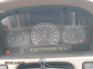 2000 Volvo S70 z VIN YV1LS56D8Y2627201, wystawiony jako IAAI lot #42287057 z przebiegiem 203 975 mil mil oraz . Historia ofert i sprzedaży dostępna na DreamBid. Obrazek 7.