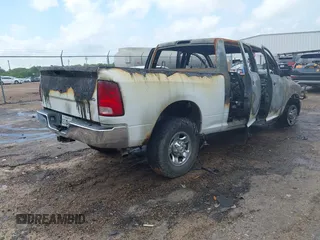 2011 Ram 2500 SLT z VIN 3D7TT2CT7BG552587, wystawiony jako IAAI lot #42123214 z przebiegiem Nie podano mil oraz . Historia ofert i sprzedaży dostępna na DreamBid. Obrazek 4.