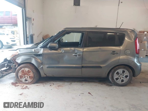 2013 Kia Soul with VIN KNDJT2A59D7632767, listed as a IAAI auction lot 41317118 with 208,884 mi miles. Bid and sale history available at carsss.com. Image 14.