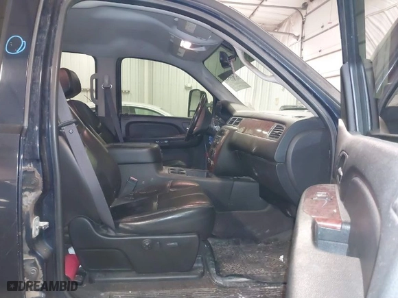 2008 Chevrolet Silverado 2500HD Work Truck with VIN 1GCHK23688F203316, listed as a IAAI auction lot 41539535 with NaN miles. Bid and sale history available at carsss.com. Image 5.