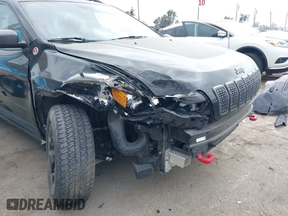 2019 Jeep Cherokee Trailhawk with VIN 1C4PJMBX6KD232515, listed as a IAAI auction lot 39495367 with 53,293 mi miles and . Bid and sale history available at DreamBid. Image 6.