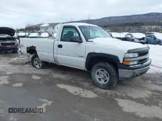 2000 Chevrolet Silverado 1500 with VIN 1GCEK14V8YE421717, listed as a IAAI auction lot 41280823 with 185,551 mi miles. Bid and sale history available at carsss.com. Image 1.