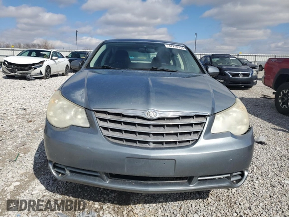 2010 Chrysler Sebring Limited z VIN 1C3CC5FB2AN143213, wystawiony jako Copart lot #47749715 z przebiegiem 174 850 mil mil oraz Szkoda całkowita • Salvage title. Historia ofert i sprzedaży dostępna na DreamBid. Obrazek 5.