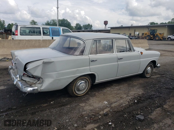 1962 Mercedes-Benz 190 z VIN 11001010026663, wystawiony jako Copart lot #77166834 z przebiegiem 47 390 mil mil oraz Tytuł czysty. Historia ofert i sprzedaży dostępna na DreamBid. Obrazek 3.