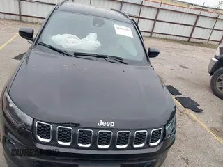 2025 Jeep Compass Latitude with VIN 3C4NJDBN1ST518028, listed as a IAAI auction lot 41096283 with 1,402 mi miles and . Bid and sale history available at DreamBid. Image 12.