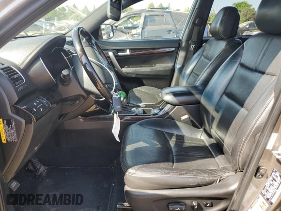 2014 Kia Sorento SX Limited z VIN 5XYKWDA77EG542661, wystawiony jako Copart lot #56428575 z przebiegiem 141 416 mil mil oraz Szkoda całkowita • Salvage title. Historia ofert i sprzedaży dostępna na DreamBid. Obrazek 7.