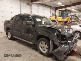 2011 Chevrolet Avalanche LT with VIN 3GNTKFE37BG317891, listed as a IAAI auction lot 41508517 with 191,099 mi miles. Bid and sale history available at carsss.com. Image 1.
