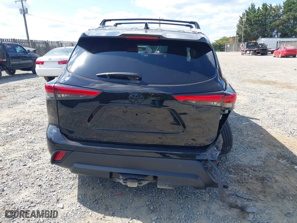 2022 Toyota Highlander XLE with VIN 5TDGZRBH1NS240125, listed as a IAAI auction lot 40176703 with 24,833 mi miles. Bid and sale history available at carsss.com. Image 16.