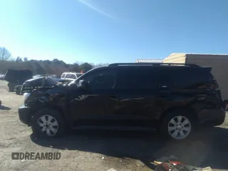 2010 Toyota Sequoia SR5 with VIN 5TDZM5G15AS001408, listed as a IAAI auction lot 41351847 with 268,240 mi miles. Bid and sale history available at carsss.com. Image 14.