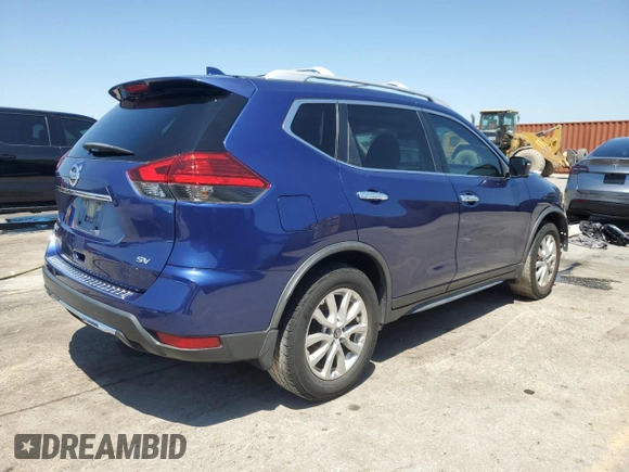 2017 Nissan Rogue SV z VIN JN8AT2MTXHW141702, wystawiony jako Copart lot #53534015 z przebiegiem 120 523 mil mil oraz Szkoda całkowita • Salvage title. Historia ofert i sprzedaży dostępna na DreamBid. Obrazek 3.