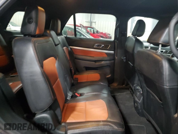 2019 Ford Explorer XLT с VIN 1FM5K8D86KGA92977, выставлен на аукционе Copart как лот 57943585 с пробегом 123 124 миль миль и Списание • Salvage title. История ставок и продаж доступна на DreamBid. Изображение 11.