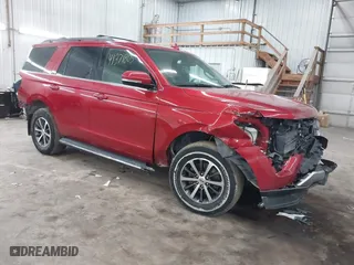 2020 Ford Expedition XLT with VIN 1FMJU1JT8LEA77306, listed as a IAAI auction lot 41371805 with 104,803 mi miles. Bid and sale history available at carsss.com. Image 1.
