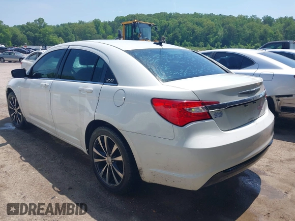 2014 Chrysler 200 Touring with VIN 1C3CCBBB1EN186547, listed as a IAAI auction lot 42141924 with 193,540 mi miles. Bid and sale history available at carsss.com. Image 3.
