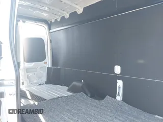 2024 Ford Transit Cargo z VIN 1FTBW3X89RKB49268, wystawiony jako IAAI lot #42081360 z przebiegiem 7 290 mil mil oraz . Historia ofert i sprzedaży dostępna na DreamBid. Obrazek 17.