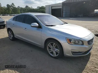 2014 Volvo S60 T5 z VIN YV1612FS3E2295726, wystawiony jako Copart lot #57293655 z przebiegiem 100 670 mil mil oraz Czysty tytuł • Clean title. Historia ofert i sprzedaży dostępna na DreamBid. Obrazek 4.