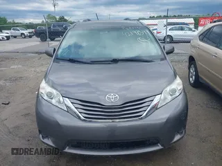 2017 Toyota Sienna LE Auto Access Seat with VIN 5TDKZ3DCXHS818669, listed as a IAAI auction lot 42198544 with 112,871 mi miles. Bid and sale history available at carsss.com. Image 12.