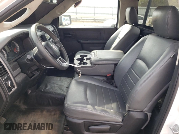 2018 Ram 1500 Tradesman z VIN 3C6JR6DT9JG291605, wystawiony jako Copart lot #51995945 z przebiegiem 83 946 mil mil oraz Szkoda całkowita • Salvage title. Historia ofert i sprzedaży dostępna na DreamBid. Obrazek 7.