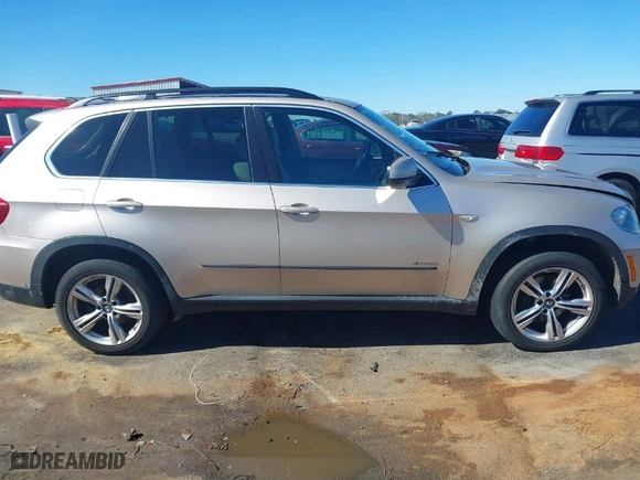 2013 BMW X5 xDrive35i with VIN 5UXZV4C58DL993791, listed as a IAAI auction lot 41631320 with 173,266 mi miles. Bid and sale history available at carsss.com. Image 13.