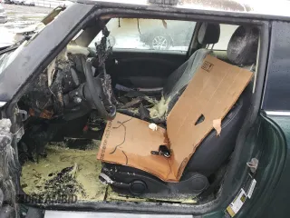 2011 MINI Hardtop z VIN WMWSU3C50BT182884, wystawiony jako Copart lot #56291255 z przebiegiem Nie podano mil oraz Szkoda całkowita • Salvage title. Historia ofert i sprzedaży dostępna na DreamBid. Obrazek 7.