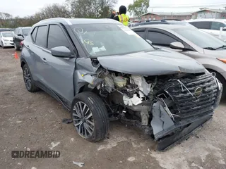2021 Nissan Kicks SV with VIN 3N1CP5CV9ML473162, listed as a IAAI auction lot 40786414 with 100,107 mi miles. Bid and sale history available at carsss.com. Image 1.