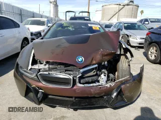 2016 BMW i8 z VIN WBY2Z2C51GV674865, wystawiony jako Copart lot #40417413 z przebiegiem 59 325 mil mil oraz . Historia ofert i sprzedaży dostępna na DreamBid. Obrazek 5.