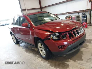 2016 Jeep Compass Latitude z VIN 1C4NJDEB5GD587688, wystawiony jako IAAI lot #41968742 z przebiegiem 113 791 mil mil oraz . Historia ofert i sprzedaży dostępna na DreamBid. Obrazek 1.