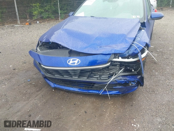 2025 Hyundai Elantra SE z VIN KMHLL4DG6SU987701, wystawiony jako IAAI lot #42214567 z przebiegiem 3 480 mil mil oraz . Historia ofert i sprzedaży dostępna na DreamBid. Obrazek 6.