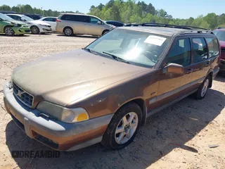 1998 Volvo V70 XC with VIN YV1LZ5646W2443819, listed as a IAAI auction lot 41977494 with 138,922 mi miles. Bid and sale history available at carsss.com. Image 2.