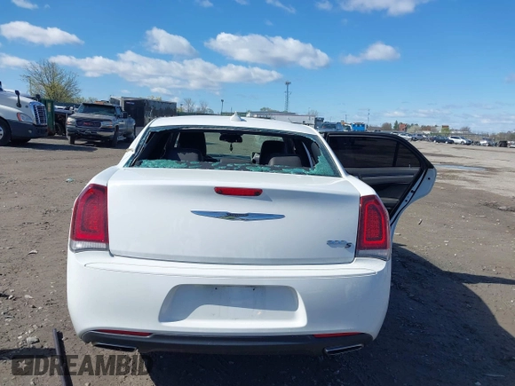 2019 Chrysler 300 S z VIN 2C3CCABG6KH659109, wystawiony jako IAAI lot #41987079 z przebiegiem Nie podano mil oraz . Historia ofert i sprzedaży dostępna na DreamBid. Obrazek 17.