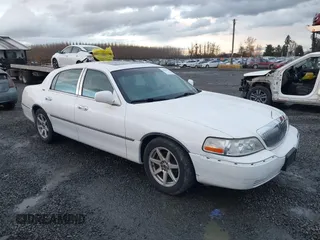 2007 Lincoln Town Car Signature Limited z VIN 1LNHM82V47Y622879, wystawiony jako IAAI lot #40921976 z przebiegiem 92 661 mil mil oraz . Historia ofert i sprzedaży dostępna na DreamBid. Obrazek 1.