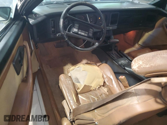 1989 Pontiac Firebird z VIN 1G2FW2180KL256119, wystawiony jako Copart lot #56474875 z przebiegiem 81 176 mil mil oraz Szkoda całkowita • Salvage title. Historia ofert i sprzedaży dostępna na DreamBid. Obrazek 8.