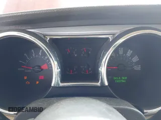 2005 Ford Mustang Deluxe z VIN 1ZVFT80N455170297, wystawiony jako IAAI lot #42528019 z przebiegiem 132 373 mil mil oraz . Historia ofert i sprzedaży dostępna na DreamBid. Obrazek 7.