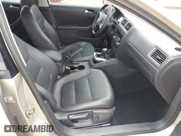 2014 Volkswagen Jetta SE with VIN 3VWD07AJXEM216277, listed as a IAAI auction lot 42748790 with 162,369 mi miles and . Bid and sale history available at DreamBid. Image 5.