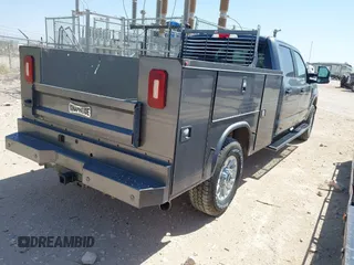 2022 Ford F-350 with VIN 1FT7W3BN4NEE67584, listed as a IAAI auction lot 42010364 with 28,926 mi miles and . Bid and sale history available at DreamBid. Image 4.