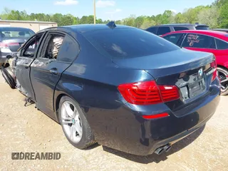 2015 BMW 5 Series 528i xDrive z VIN WBA5A7C52FD625632, wystawiony jako IAAI lot #41988561 z przebiegiem Nie podano mil oraz . Historia ofert i sprzedaży dostępna na DreamBid. Obrazek 3.
