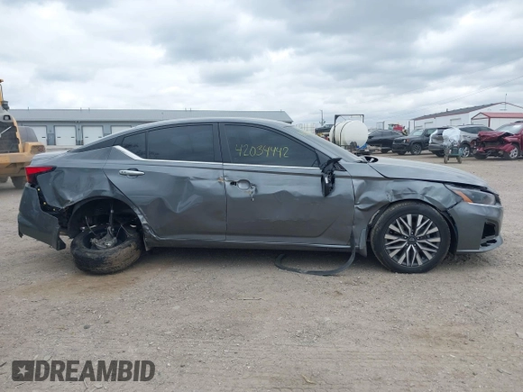 2023 Nissan Altima SV z VIN 1N4BL4DV7PN413629, wystawiony jako IAAI lot #42034442 z przebiegiem 15 421 mil mil oraz . Historia ofert i sprzedaży dostępna na DreamBid. Obrazek 14.