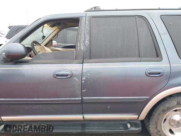 1998 Ford Expedition XLT z VIN 1FMPU18L4WLB36920, wystawiony jako IAAI lot #42192978 z przebiegiem Nie podano mil oraz . Historia ofert i sprzedaży dostępna na DreamBid. Obrazek 14.