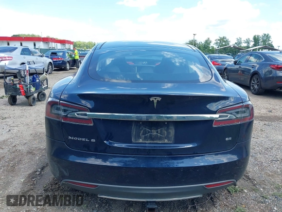 2013 Tesla Model S with VIN 5YJSA1CN0DFP21851, listed as a IAAI auction lot 42557791 with 106,328 mi miles and . Bid and sale history available at DreamBid. Image 17.