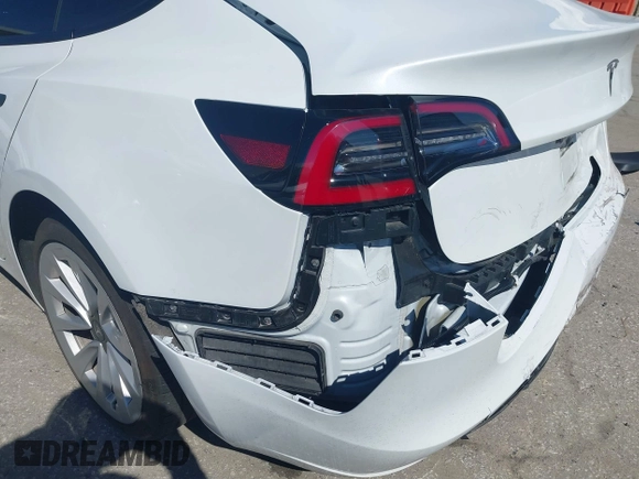 2023 Tesla Model 3 z VIN 5YJ3E1EA3PF451392, wystawiony jako IAAI lot #41668299 z przebiegiem 77 915 mil mil oraz . Historia ofert i sprzedaży dostępna na DreamBid. Obrazek 6.