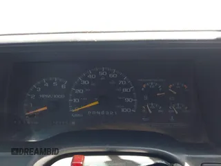 1999 Chevrolet Tahoe z VIN 1GNEC13R3XJ415502, wystawiony jako IAAI lot #41841169 z przebiegiem 223 687 mil mil oraz . Historia ofert i sprzedaży dostępna na DreamBid. Obrazek 7.