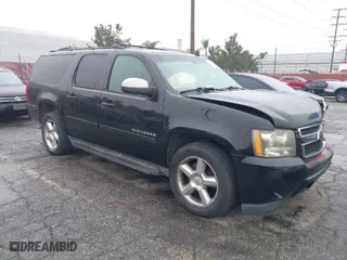 2010 Chevrolet Suburban LT with VIN 1GNUKJE35AR118585, listed as a IAAI auction lot 41730021 with 195,692 mi miles. Bid and sale history available at carsss.com. Image 1.