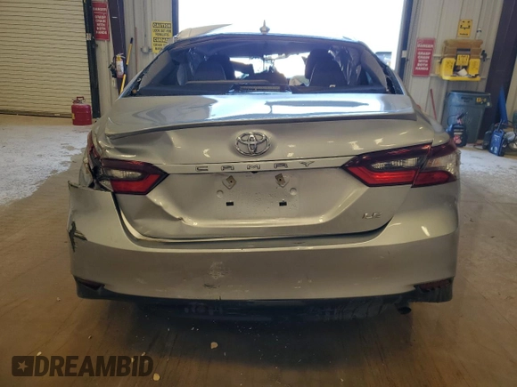 2024 Toyota Camry LE z VIN 4T1C11AK0RU911611, wystawiony jako Copart lot #49088535 z przebiegiem 23 972 mil mil oraz Czysty tytuł • Clean title. Historia ofert i sprzedaży dostępna na DreamBid. Obrazek 6.