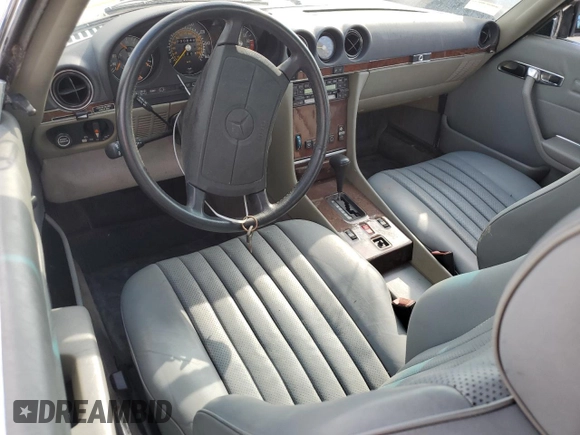 1989 Mercedes-Benz 560 SL z VIN WDBBA48D0KA098625, wystawiony jako Copart lot #73863784 z przebiegiem 30 648 mil mil oraz Szkoda całkowita • Salvage title. Historia ofert i sprzedaży dostępna na DreamBid. Obrazek 8.