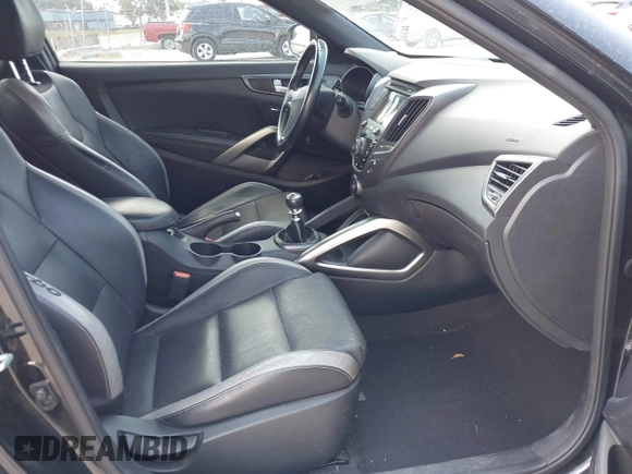 2016 Hyundai Veloster Turbo z VIN KMHTC6AEXGU281207, wystawiony jako IAAI lot #42197497 z przebiegiem 107 431 mil mil oraz . Historia ofert i sprzedaży dostępna na DreamBid. Obrazek 5.