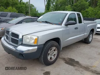 2005 Dodge Dakota SLT z VIN 1D7HE42K65S269020, wystawiony jako IAAI lot #42349944 z przebiegiem 157 421 mil mil oraz . Historia ofert i sprzedaży dostępna na DreamBid. Obrazek 2.