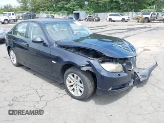 2007 BMW 3 Series 328xi z VIN WBAVC93577KX52072, wystawiony jako IAAI lot #42615912 z przebiegiem 138 000 mil mil oraz . Historia ofert i sprzedaży dostępna na DreamBid. Obrazek 1.