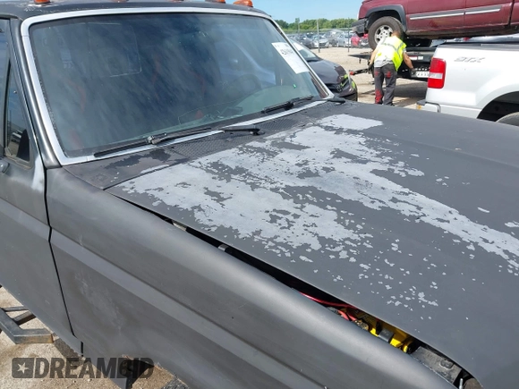 1993 Ford F-250 с VIN 1FTHX26GXPKA13660, выставлен на аукционе IAAI как лот 42615045 с пробегом Не указан миль и . История ставок и продаж доступна на DreamBid. Изображение 6.