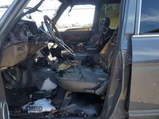 1987 Toyota Land Cruiser z VIN JT3FJ60G4H1135841, wystawiony jako Copart lot #88982685 z przebiegiem Nie podano mil oraz Nie do naprawy • Non repairable. Historia ofert i sprzedaży dostępna na DreamBid. Obrazek 7.