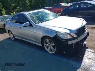 2013 Mercedes-Benz E 350 Luxury z VIN WDDHF5KB8DA670978, wystawiony jako IAAI lot #42176274 z przebiegiem 156 039 mil mil oraz . Historia ofert i sprzedaży dostępna na DreamBid. Obrazek 1.